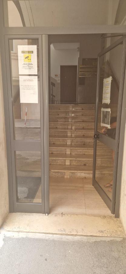 Nel Mezzo Del Cammin Apartment Brindisi Bagian luar foto